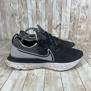 Nike Black and Gray Athletic Shoes